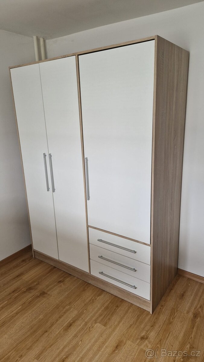 Šatní skříň Sconto