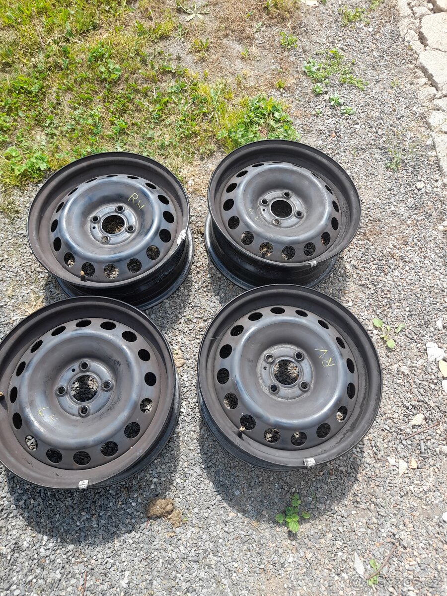 5x 15" plechové disky na Dacia nebo Renault.