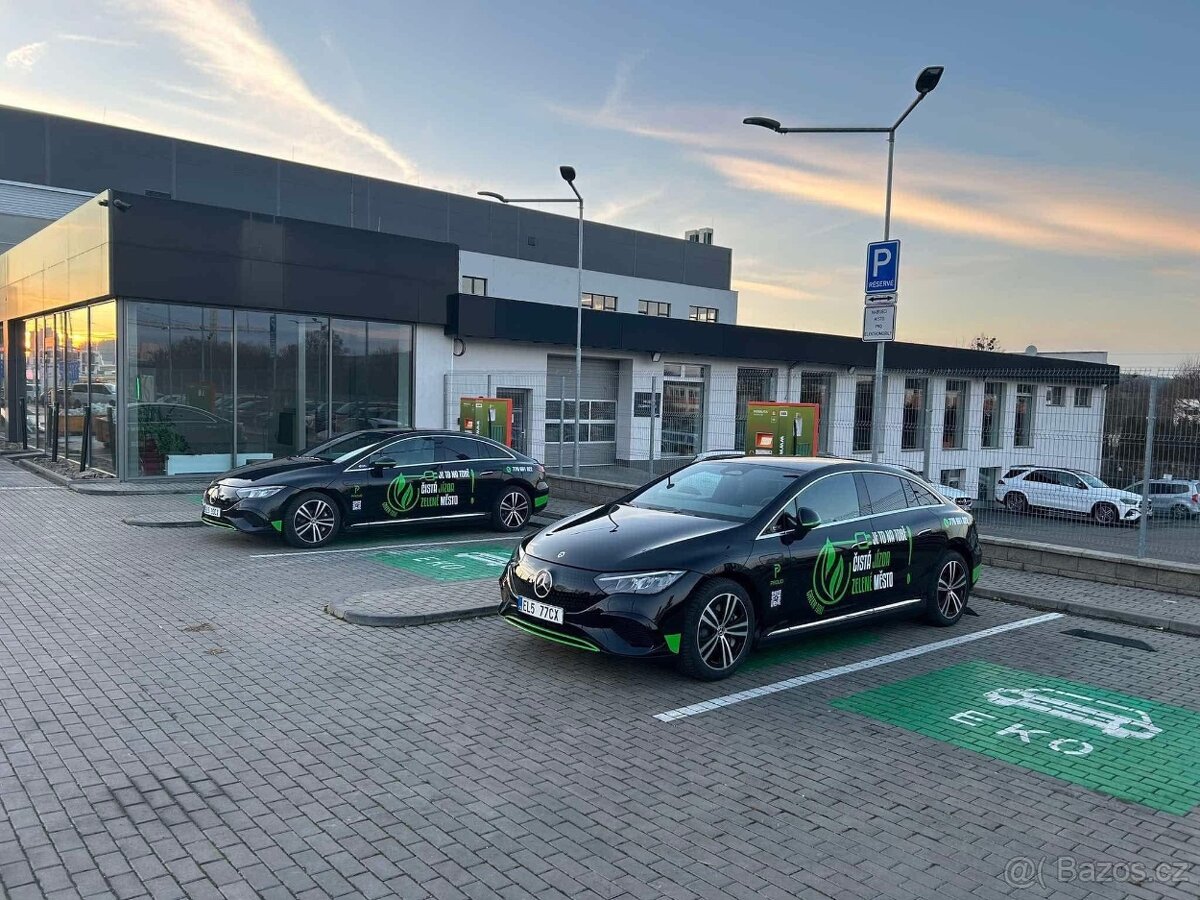 Řidič Green Taxi Mercedes