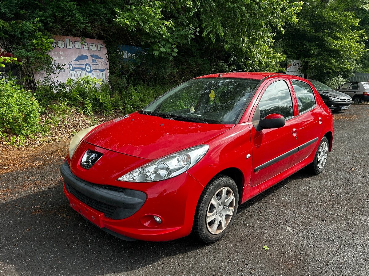 Peugeot 206+ 1,1i 44kW, r.v. 2009