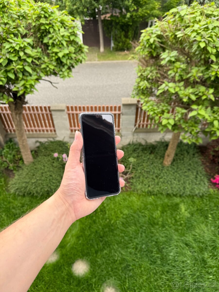 Samsung Galaxy Z Flip 6 - 512GB - šedý
