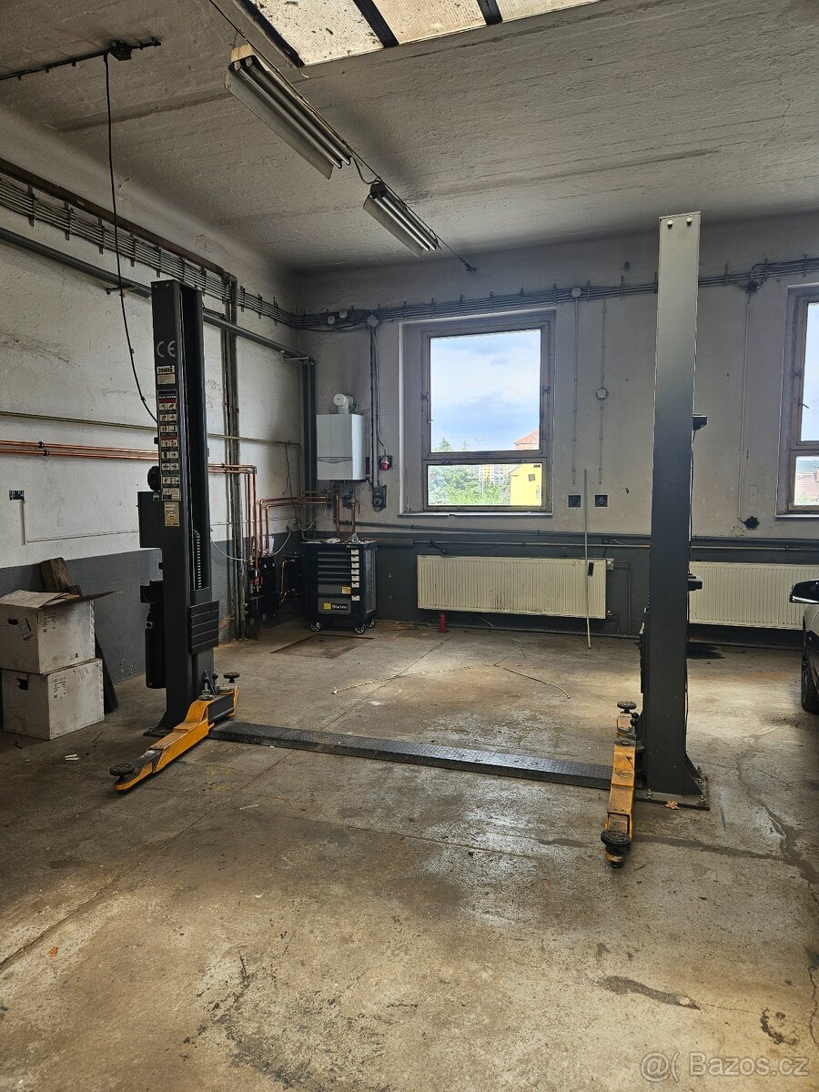REZERVACE Dvousloupový elektrohydraulický zvedák