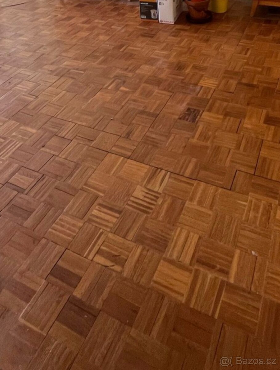 Použitá dřevěná podlaha 54m² (mozaika/šachovnice)