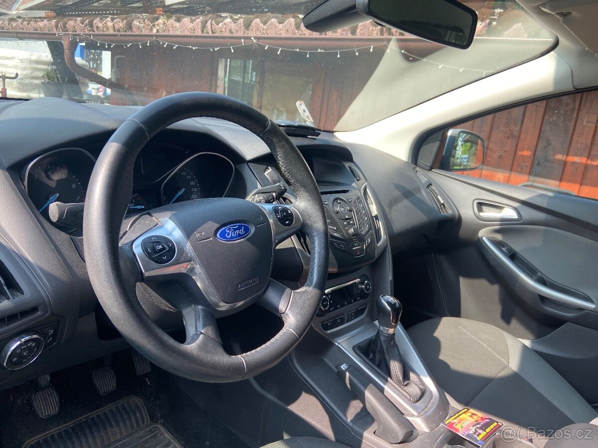 Ford Focus Mk3 palubni deska