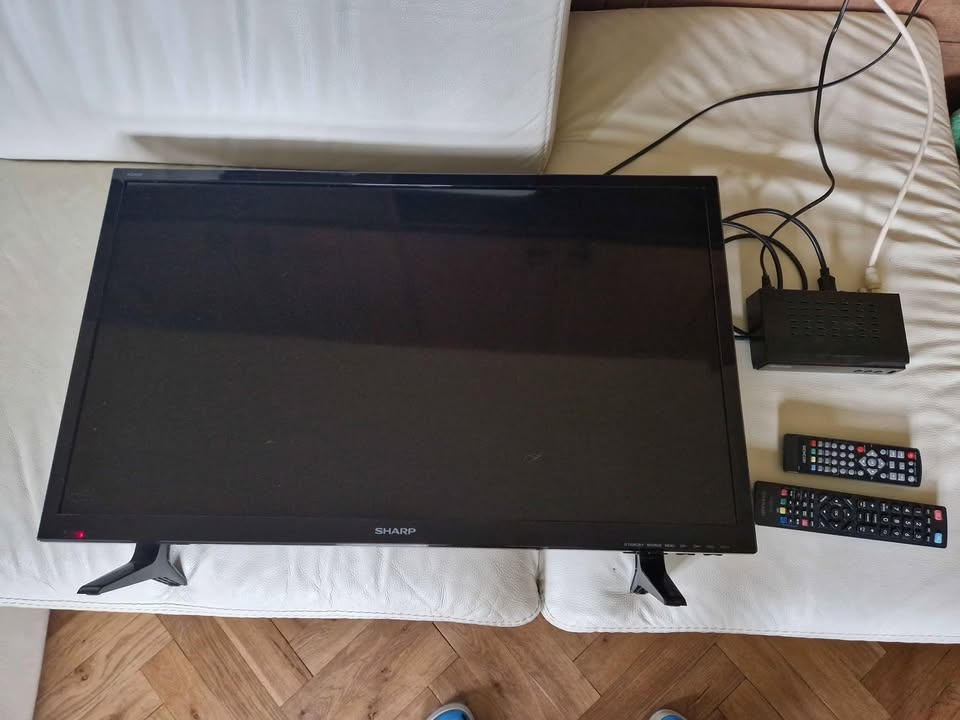 Televize Sharp 32" + DVB-T2 Set Top Box