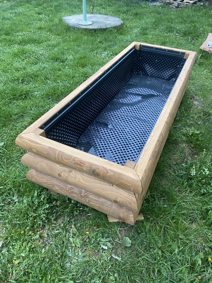 Dřevěný truhlík (vyvýšený záhon)
