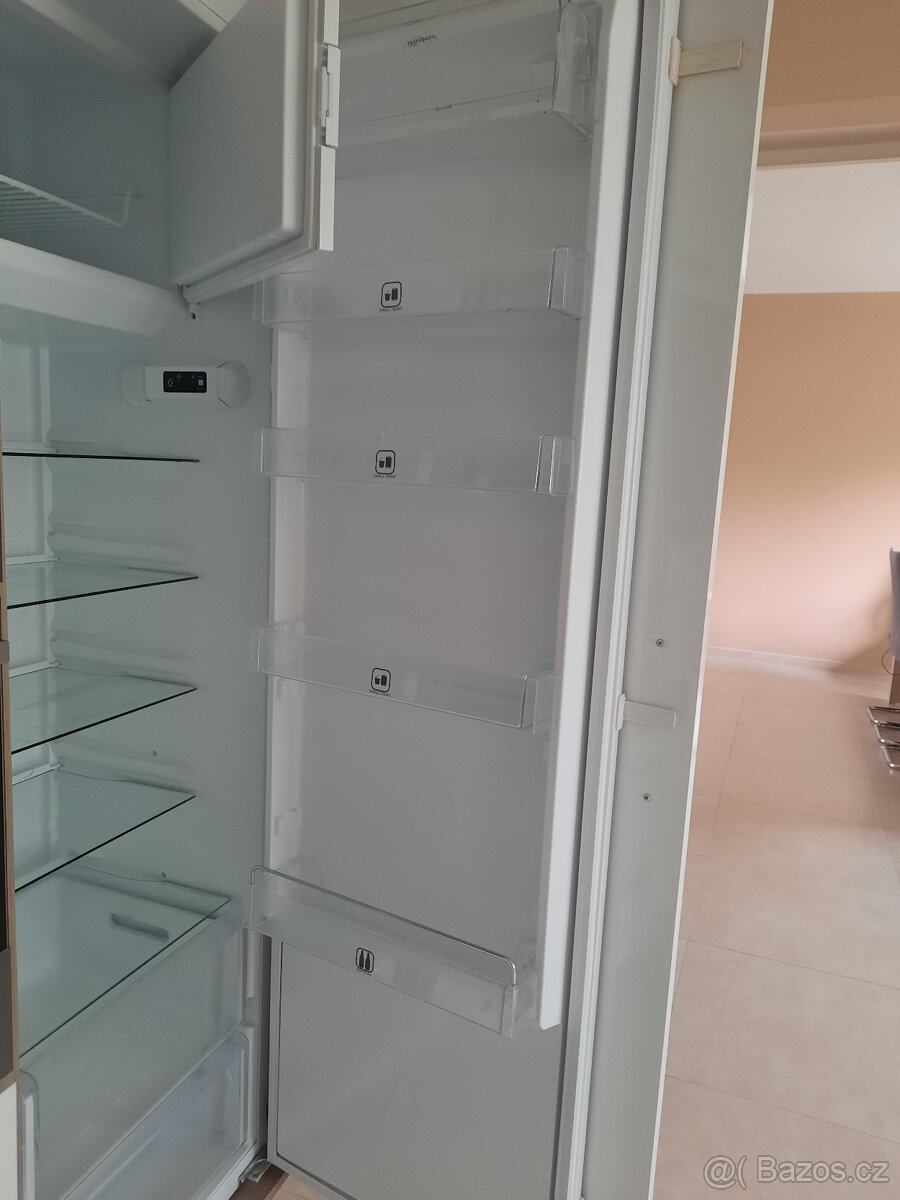 Vestavná lednice s mrazáčkem
