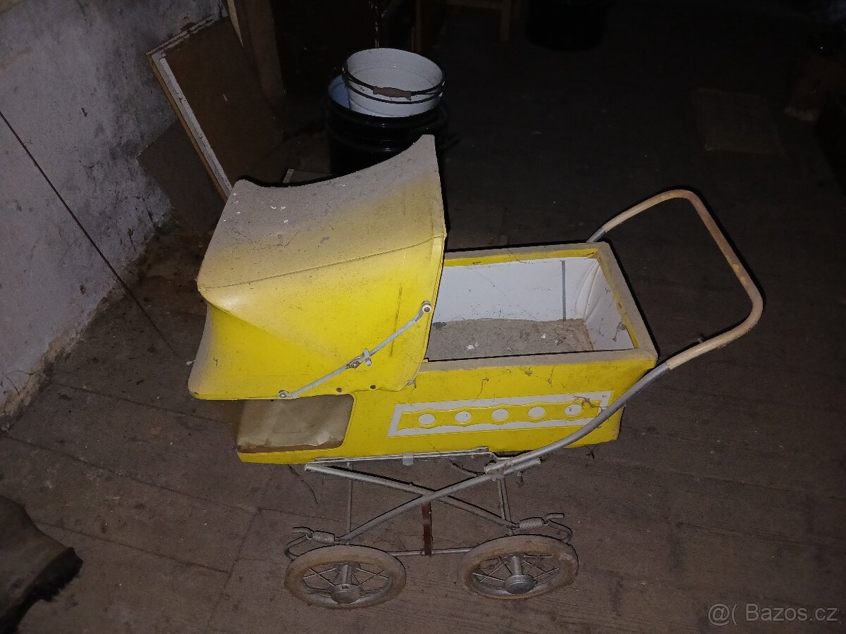 Malý a velký starý kočárek