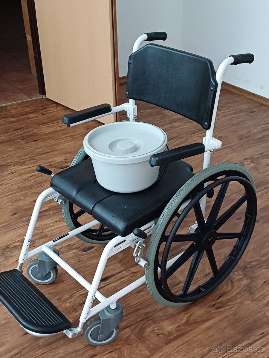 Invalidní vozík do sprchy 3v1