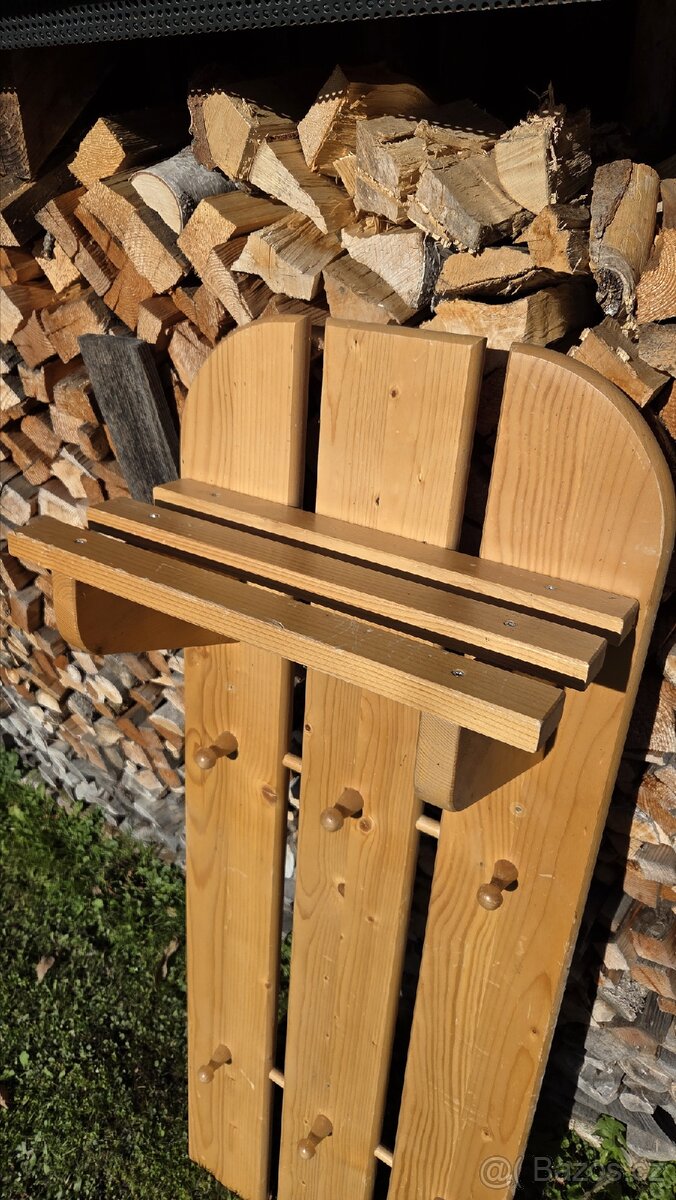 Předsíňová stěna, věšák