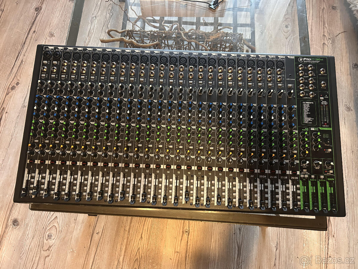 30 kanálový mixpult Mackie PROFX30v3 + cover
