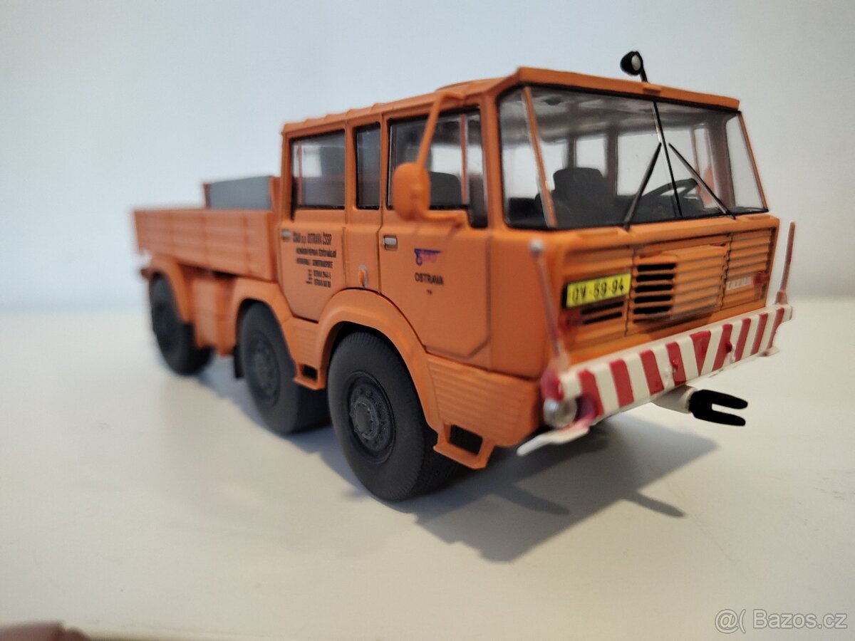 Tatra 813 včetně obtisků a laků 1:43