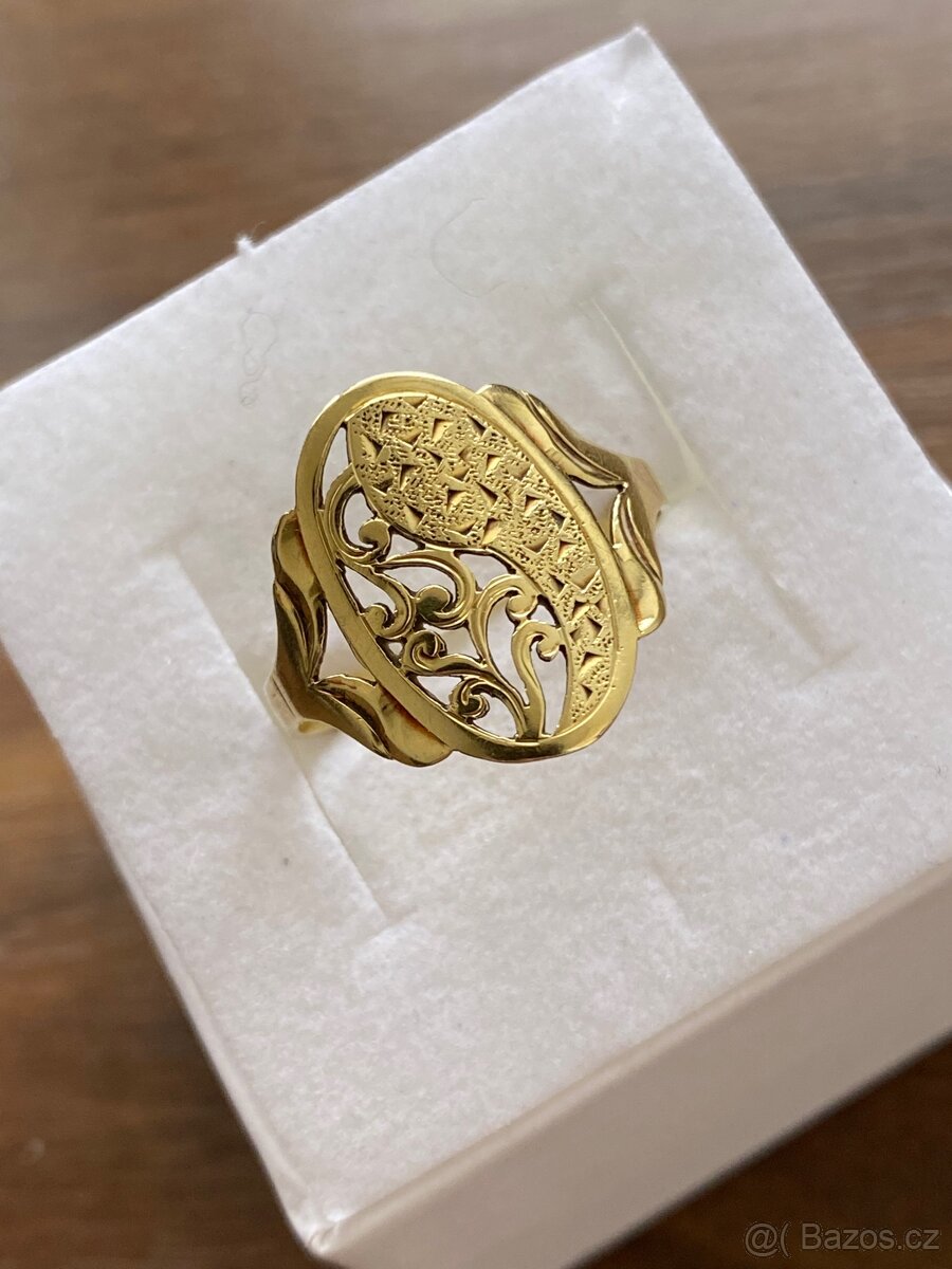 Zlatý dámský prsten