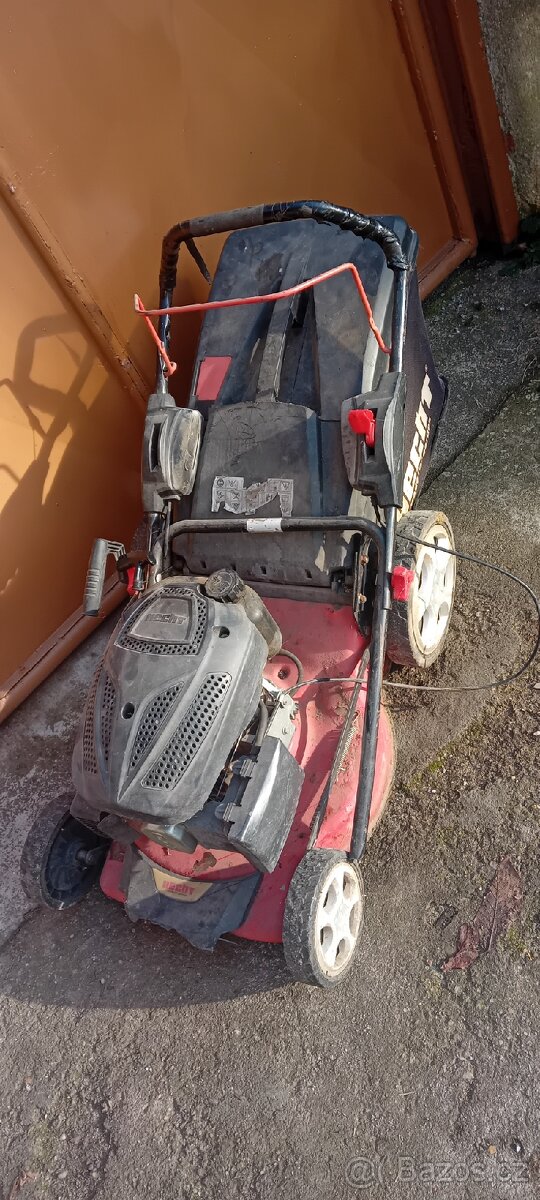 Sekačka hecht 547 na díly