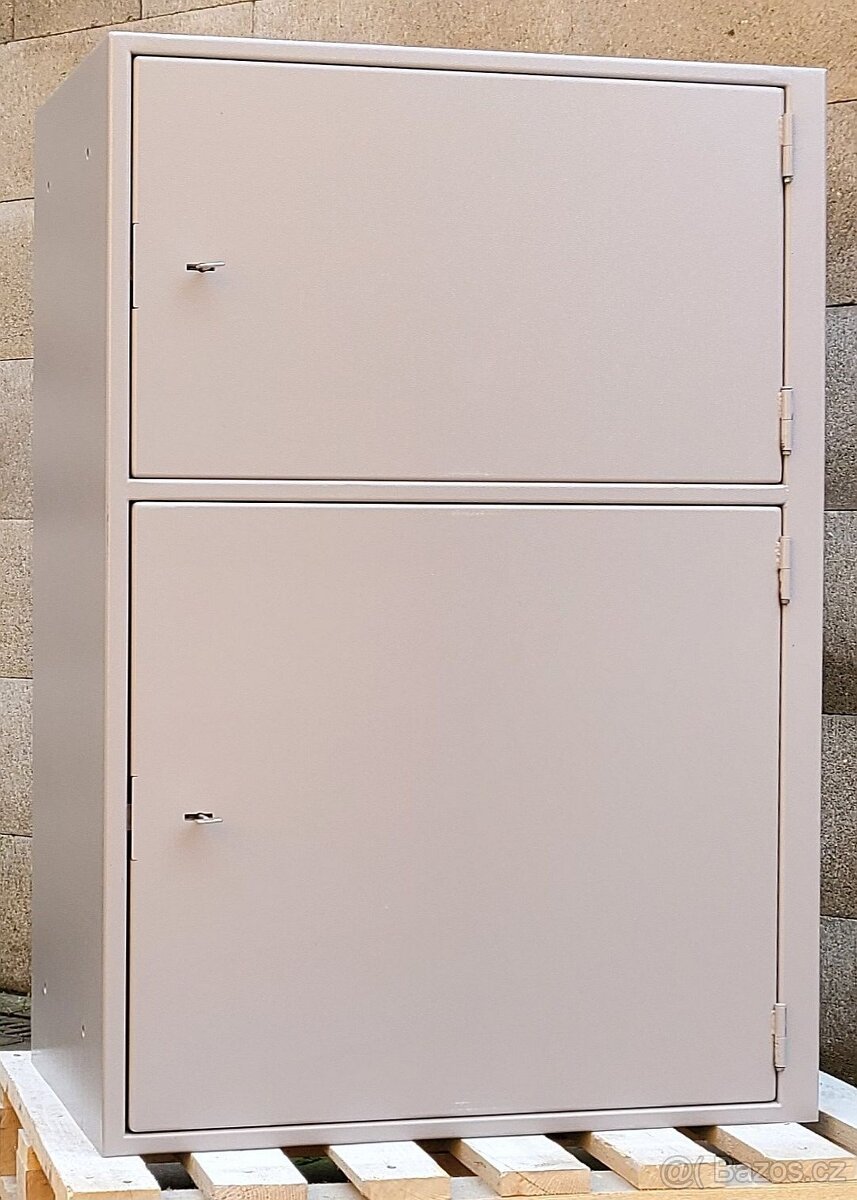 Ocelová trezorová skříň - jak nová / i do dodávky na nářadí