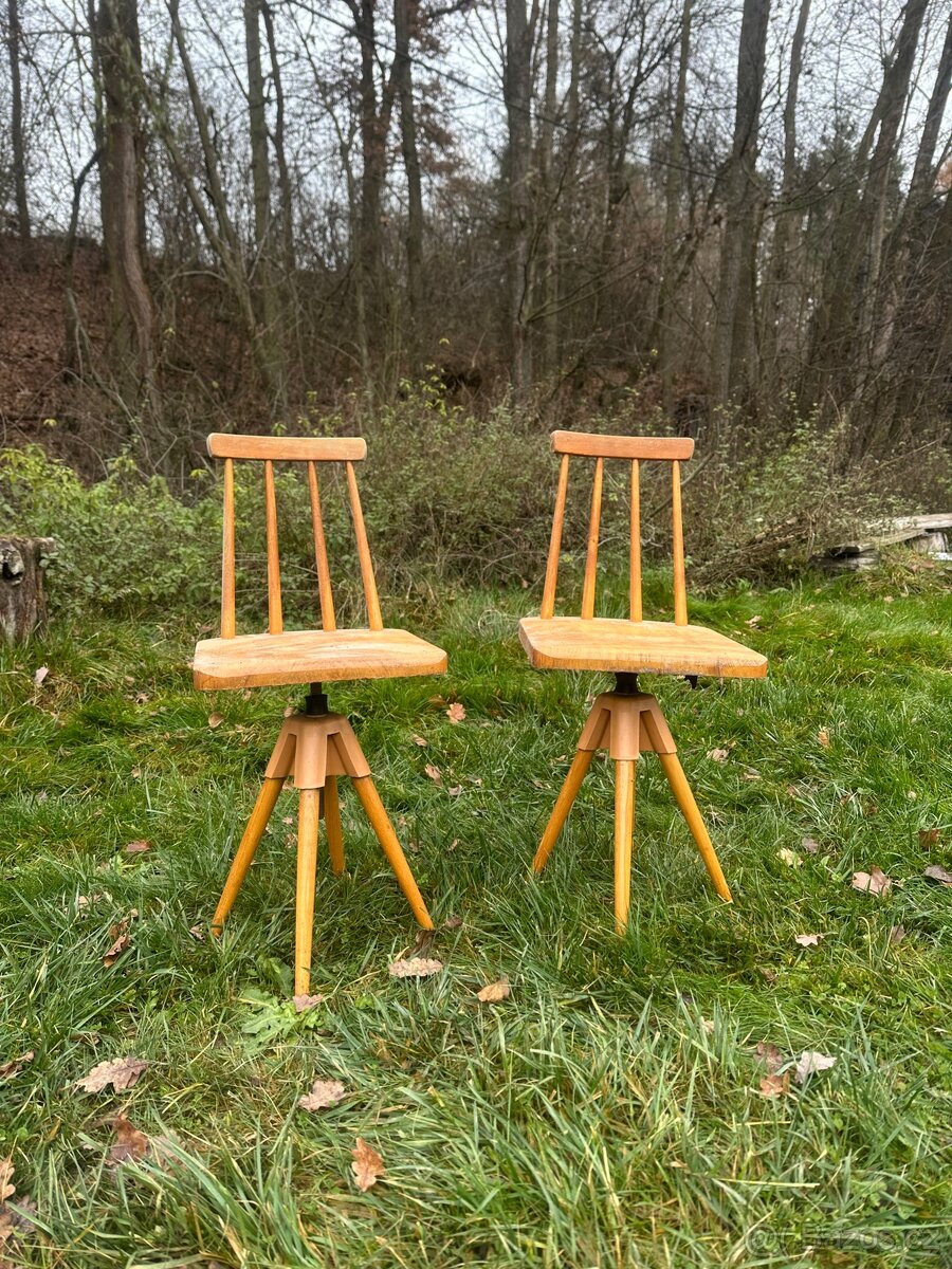 4x židle ke klavíru. Určeno k renovaci. Klavírní židle.