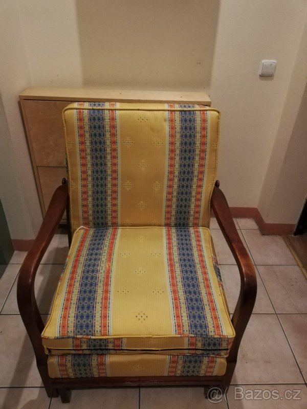 PRODÁM STAROŽITNÉ KŘESLO