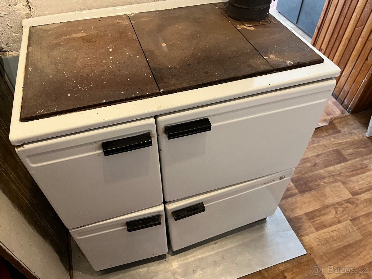 Sporák na tuhá paliva