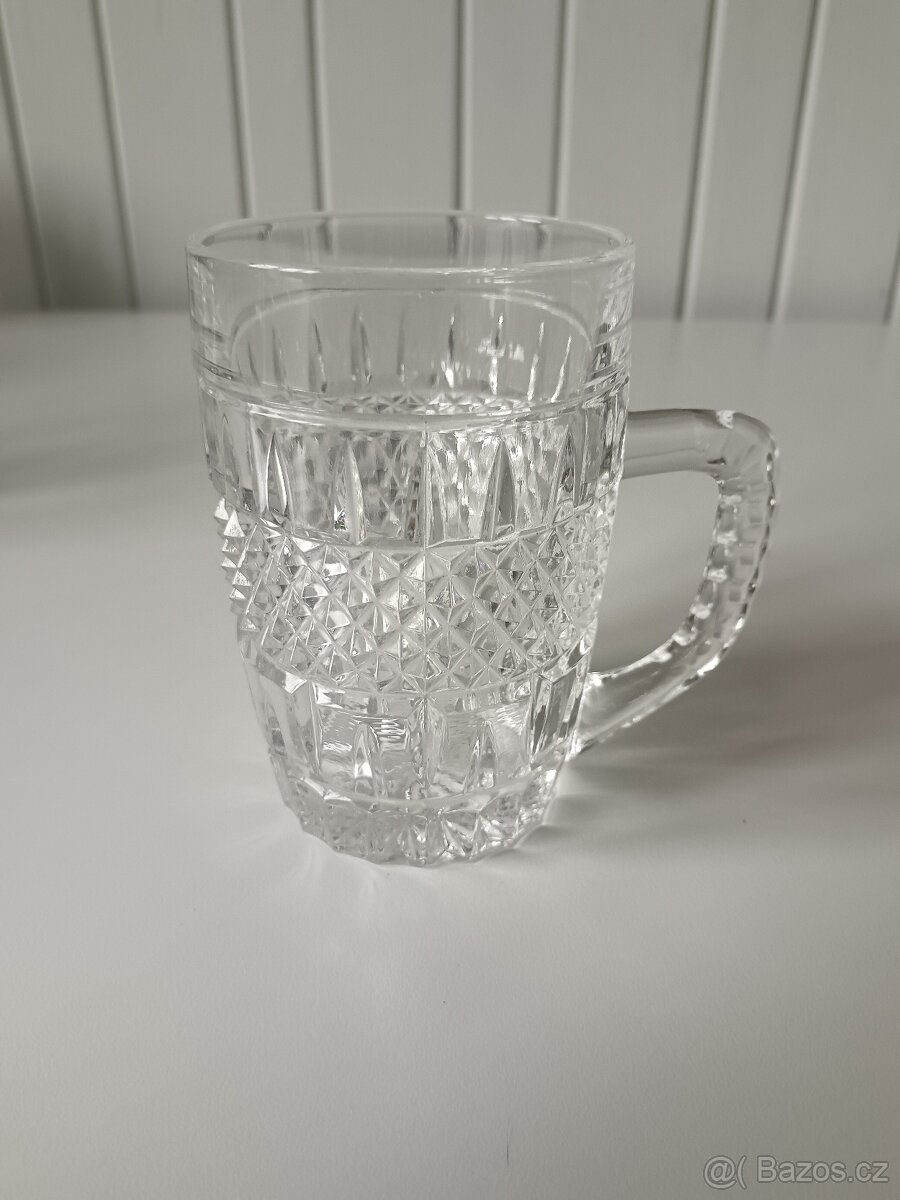 Sklenice z broušeného skla