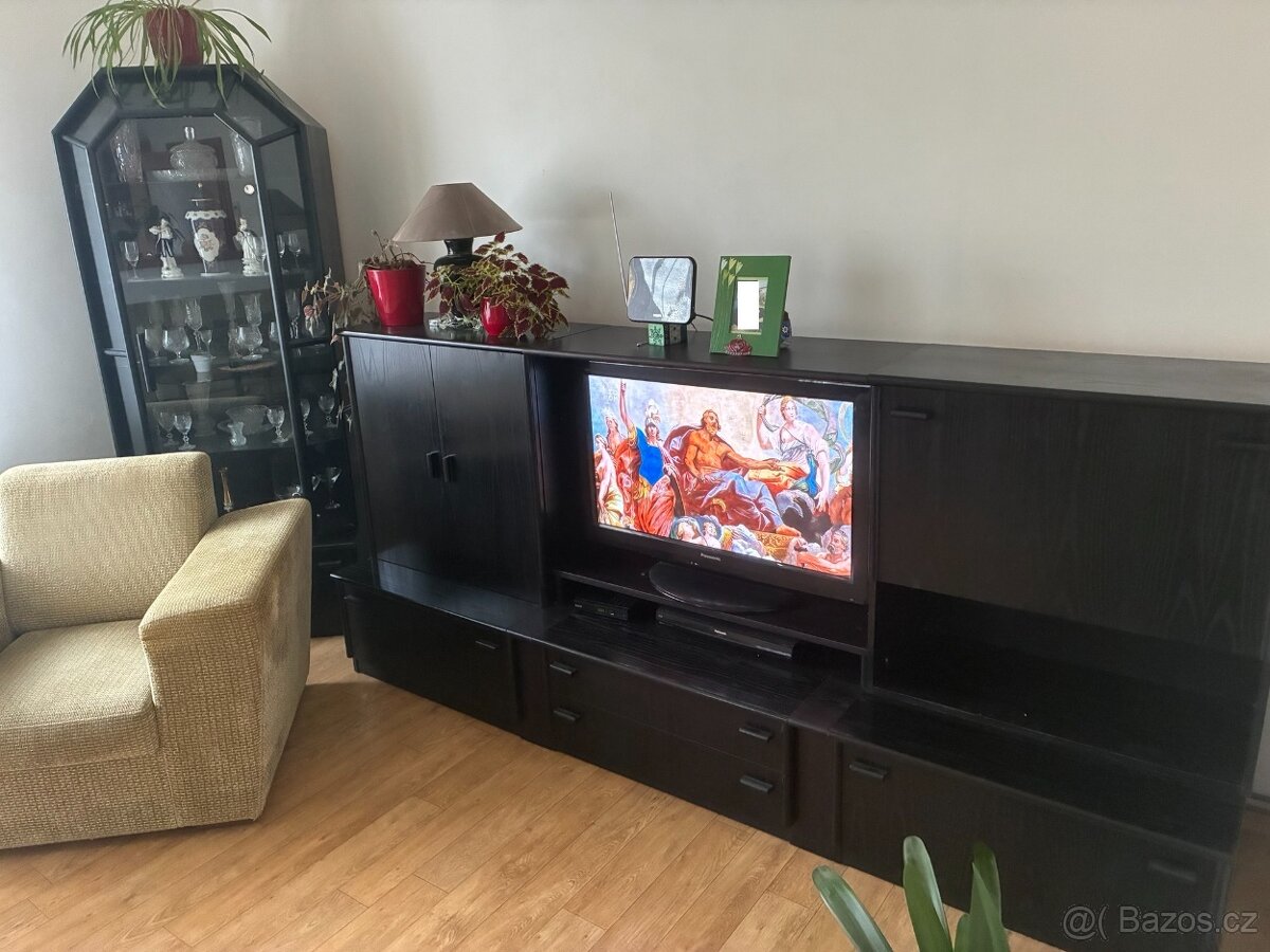 Prodám zachovalou obývací stěnu