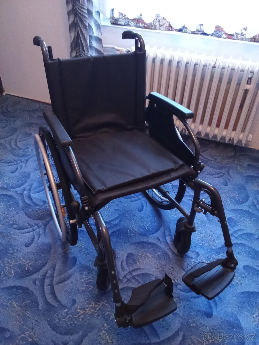 MECHANICKÝ INVALIDNÍ VOZÍK