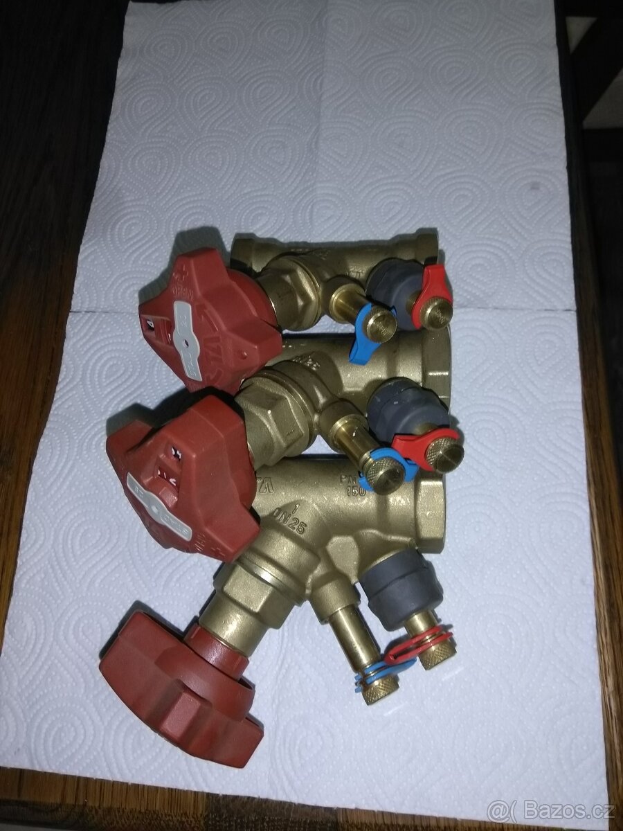 Vyvažovací ventily.