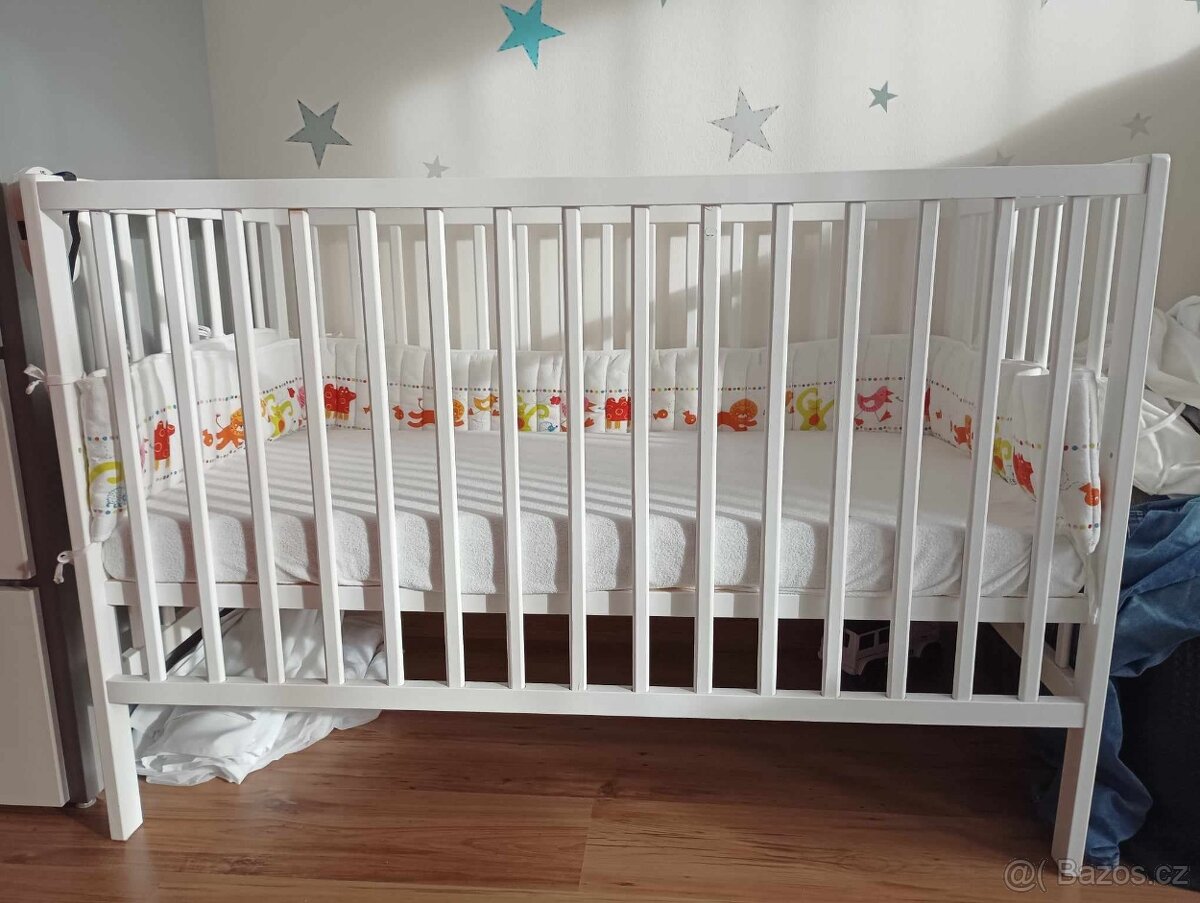 Dětská dřevěná postýlka