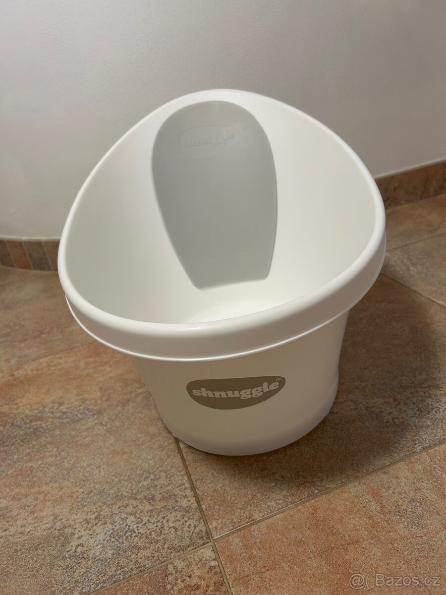 SHNUGGLE Vanička bílá s šedou opěrkou