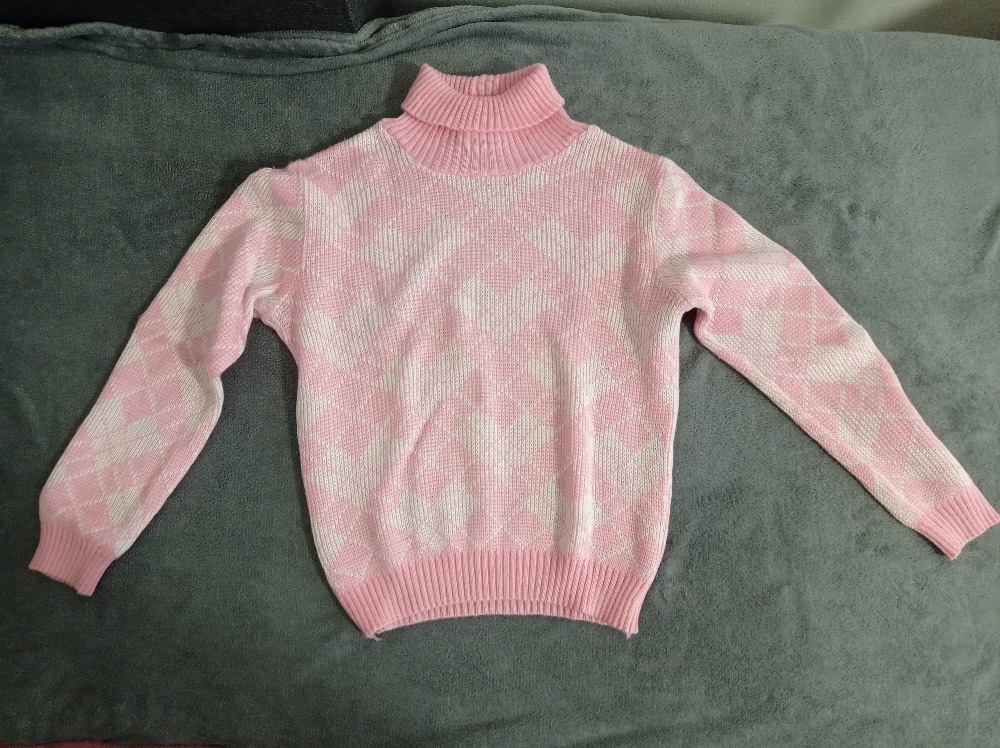 Růžový svetr a košilka