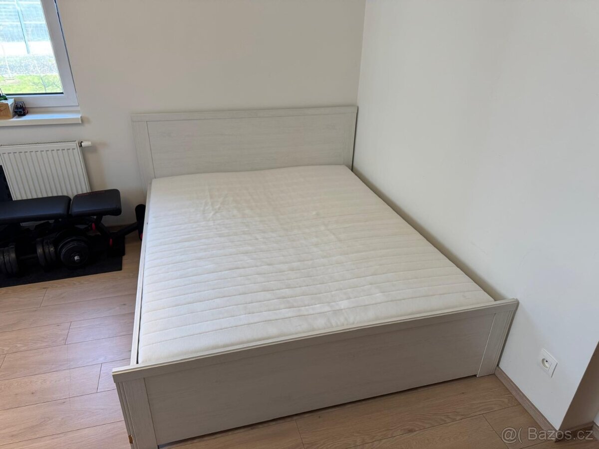 Manželská postel s matrací