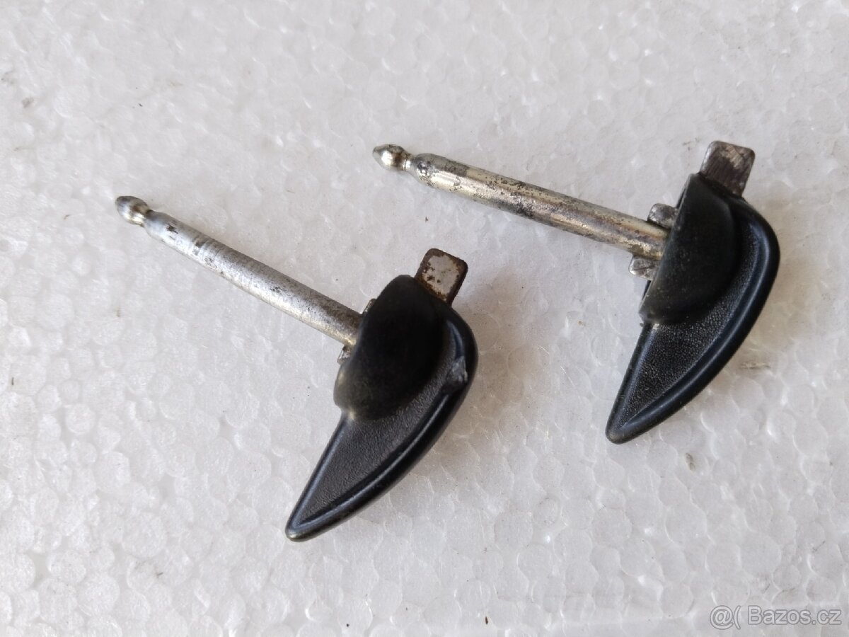 Jawa pérák, kývačka půlbuben