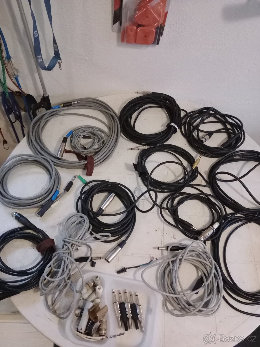 kabely a konektory