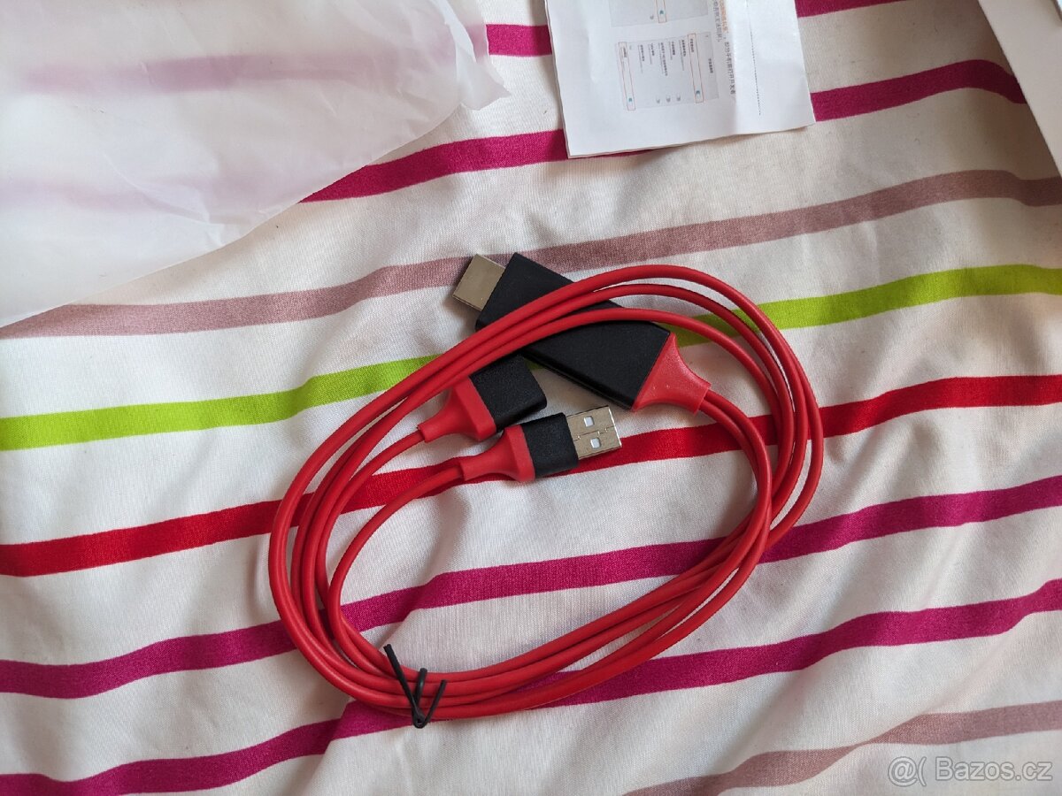 Kabel k propojení telefonu s televizí