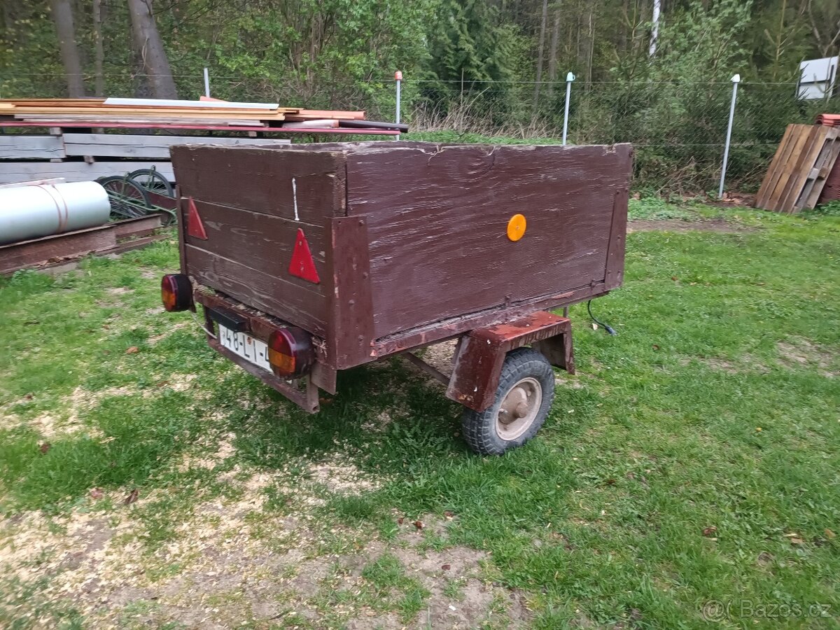 Přívěsný vozík