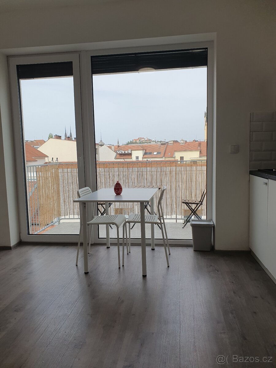 pronájem novostavby bytu 1+kk s balkonem