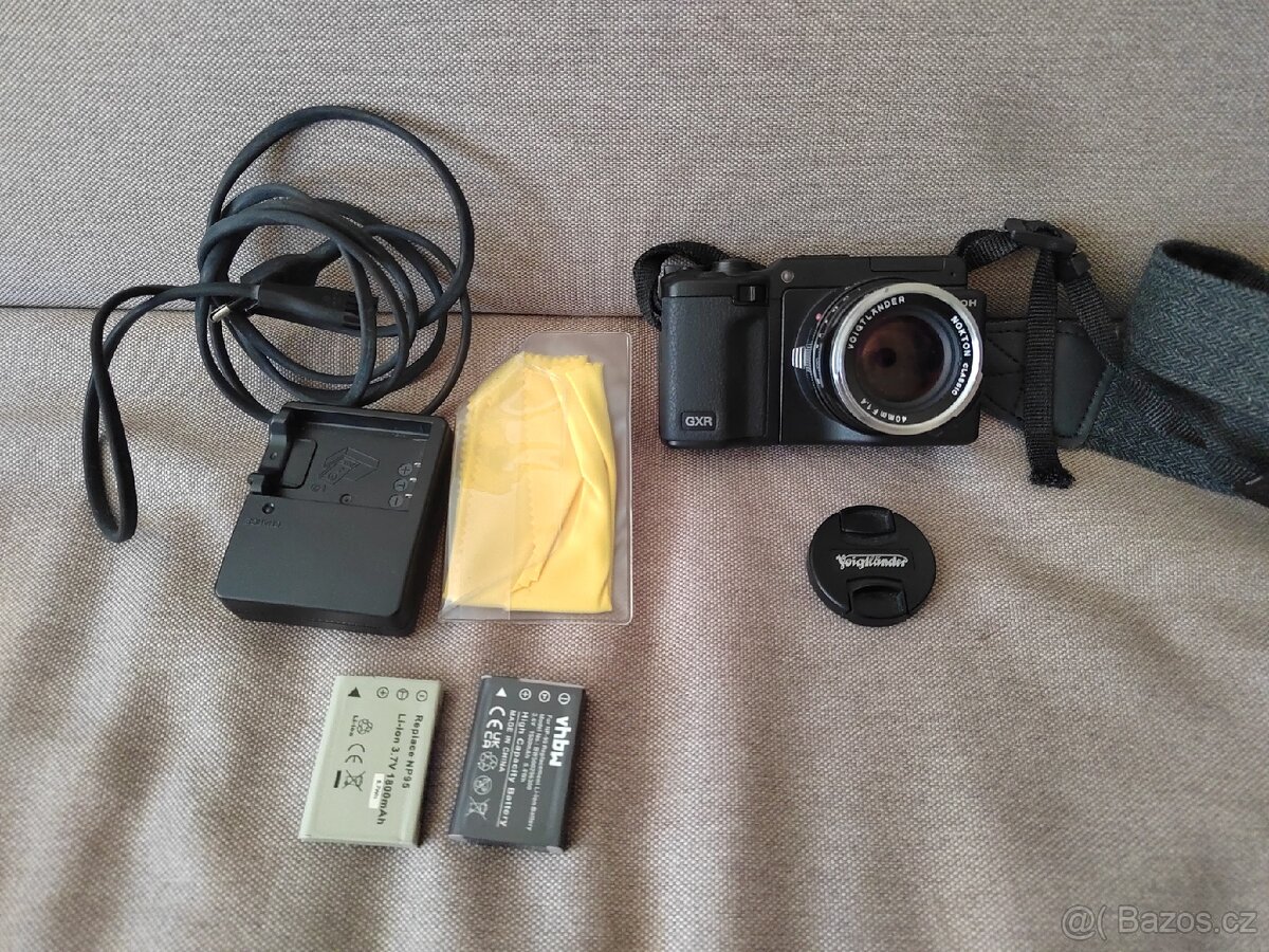 Ricoh GXR Mount A12 - Leica + Voigtlander 40mm f1. 4