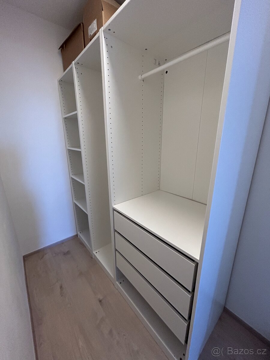 Rámy skříně PAX (bílé)
