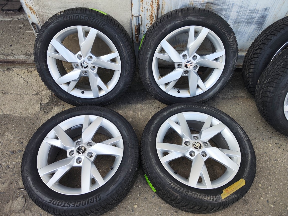 17"zimní alu sada Lyra 5x112 origo Octavia 4 Golf 8 Leon 4