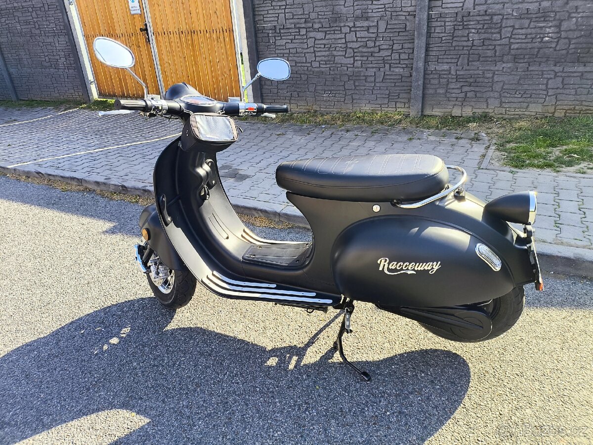 Skútr Racceway Century