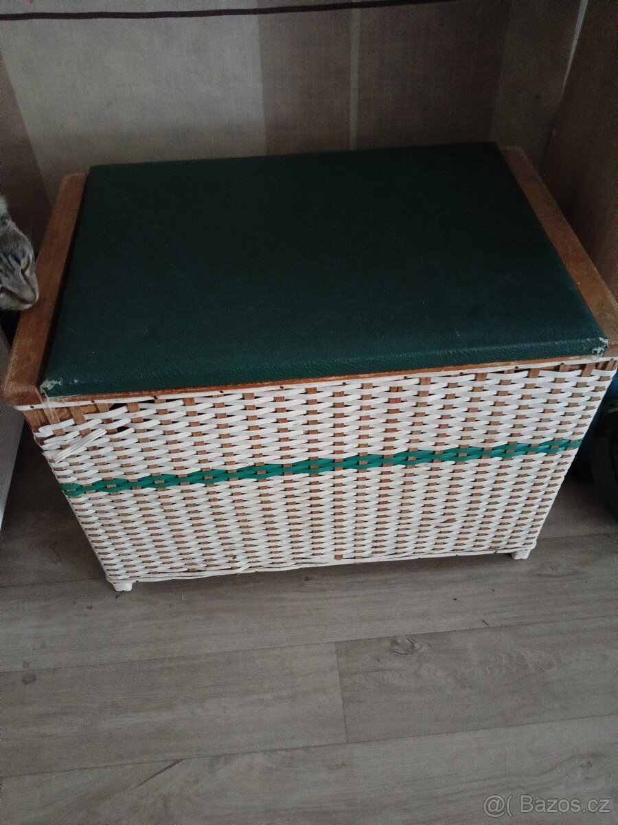 Retro bedna na hračky