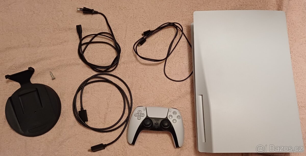 PS5 s mechanikou v záruce do 8.10.2026 Datart + 2T SSD disk