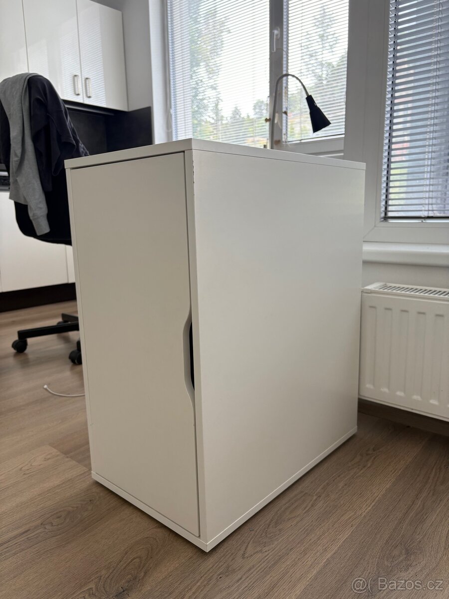 Bílá ikea skříňka