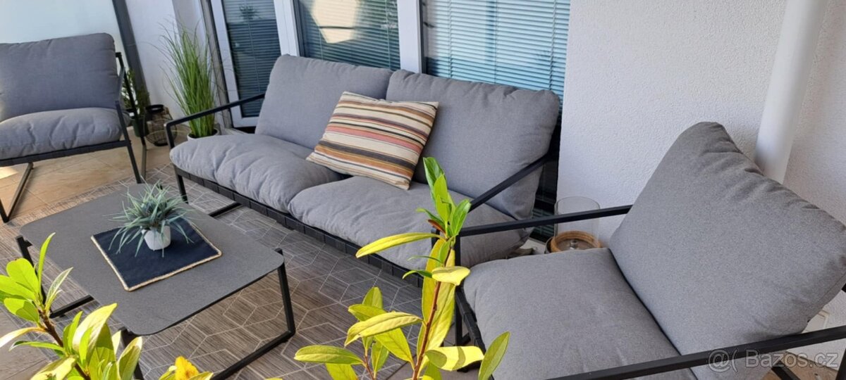 Prodám venkovní sedačku - ideální na terasu nebo balkon