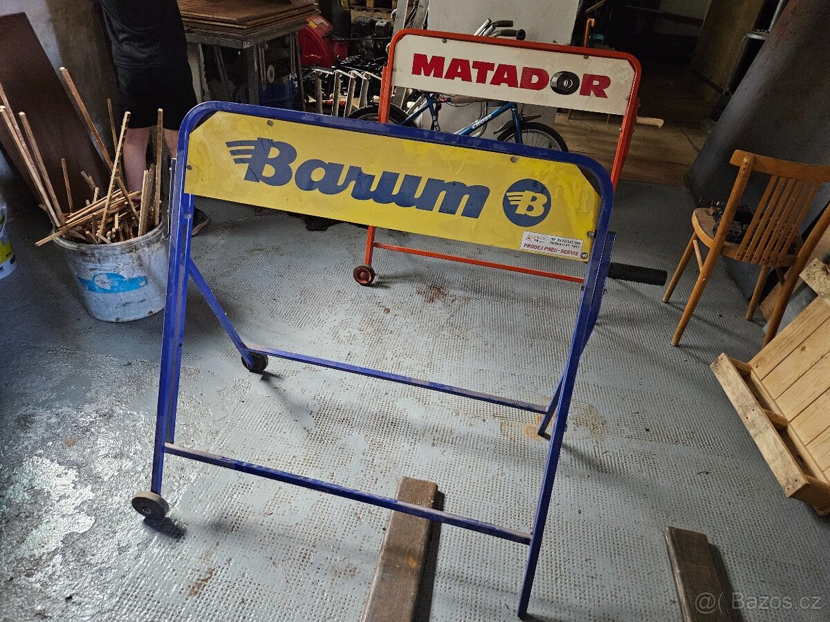 Stojan na kola nebo pneumatiky Barum