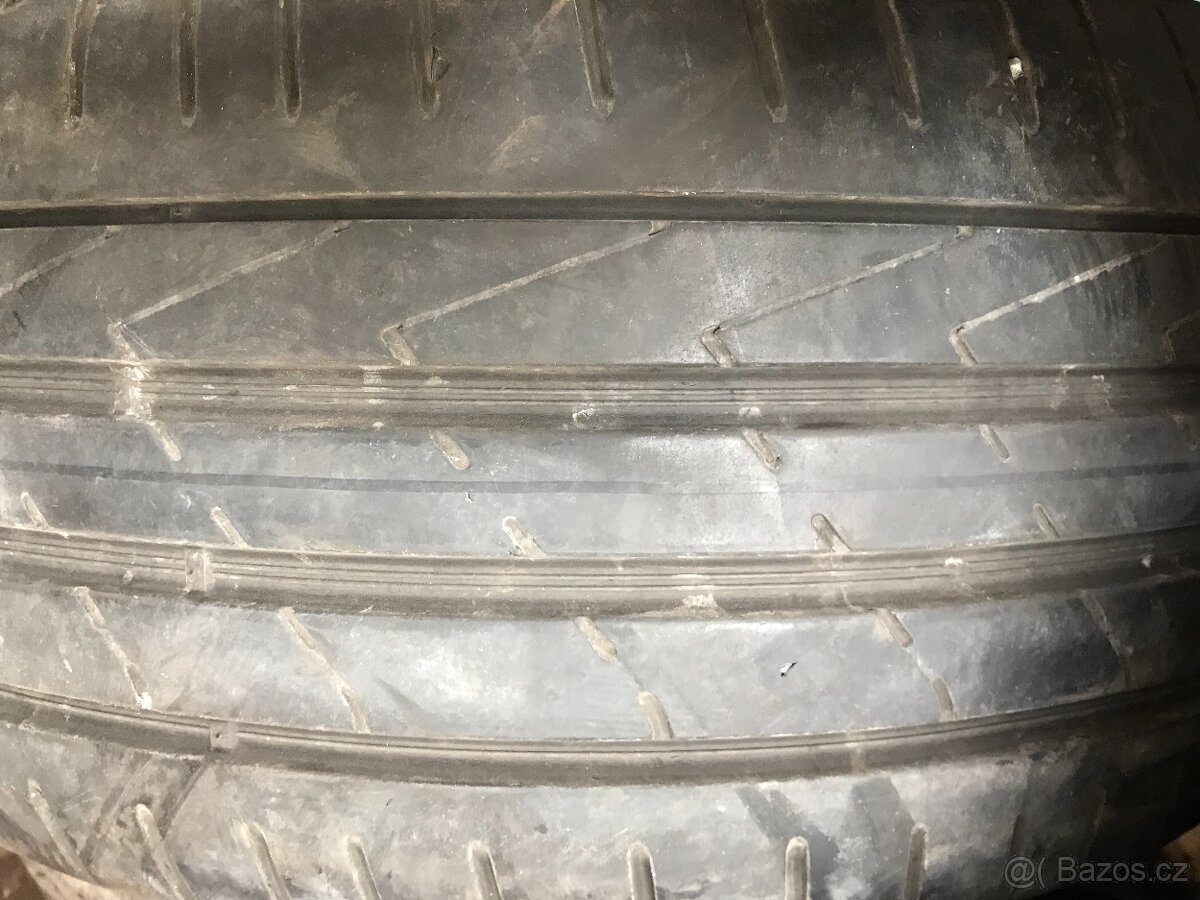 Letní pneu 245/45/18 dva kusy Kumho