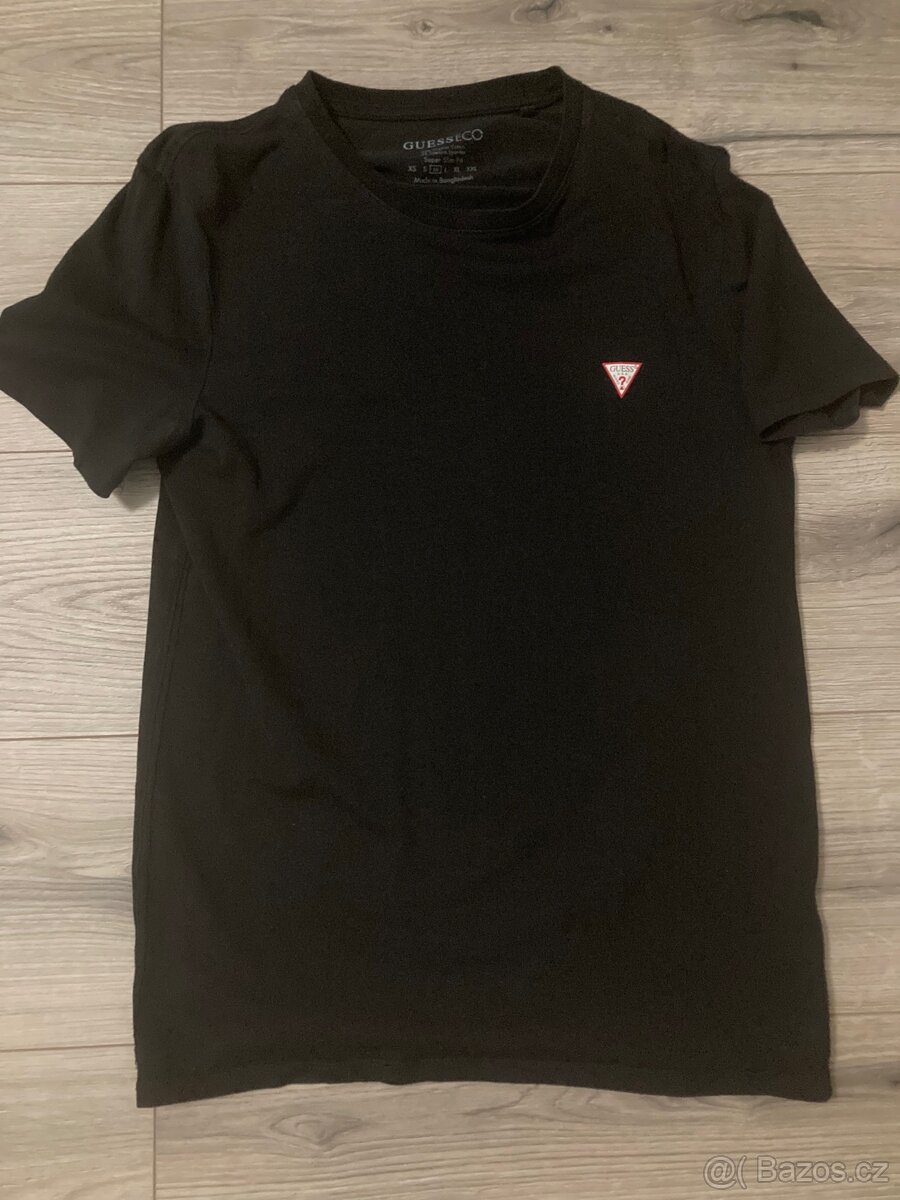 Černé triko Guess