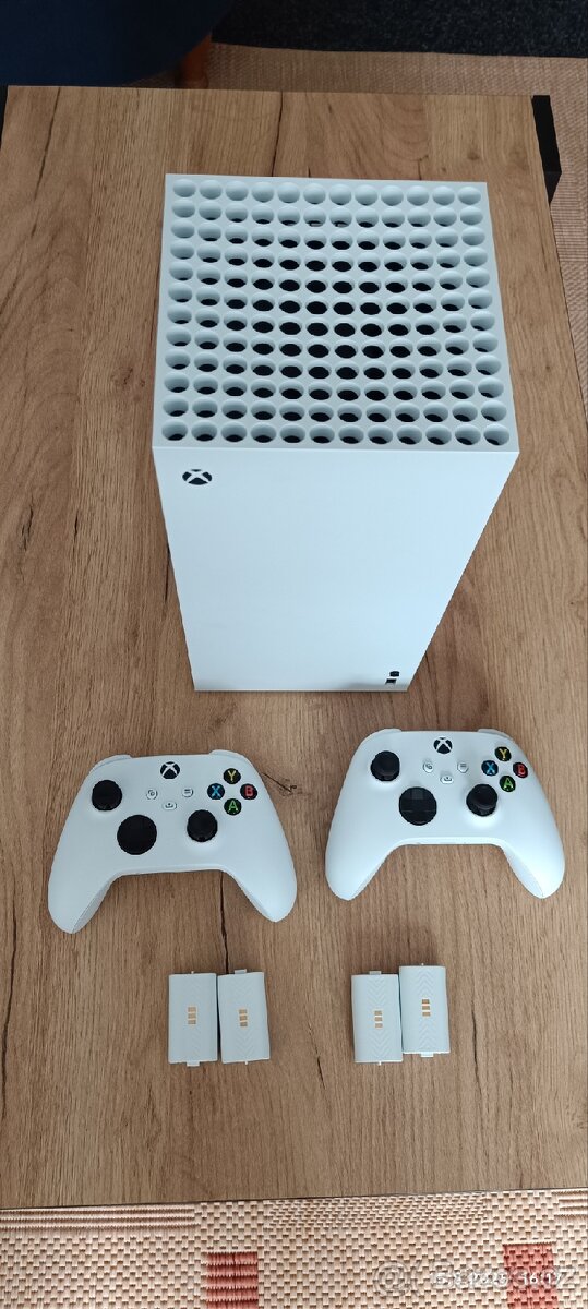 Prodám Xbox series x 1 TB + 1TB SSD