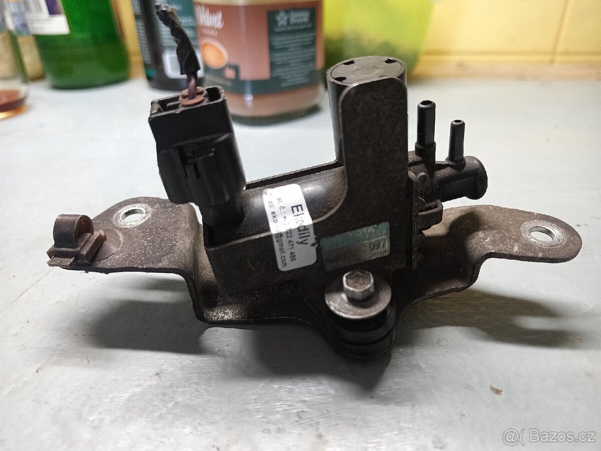 Toyota auris , Yaris ..ventil tlaku OEM 25819-33030