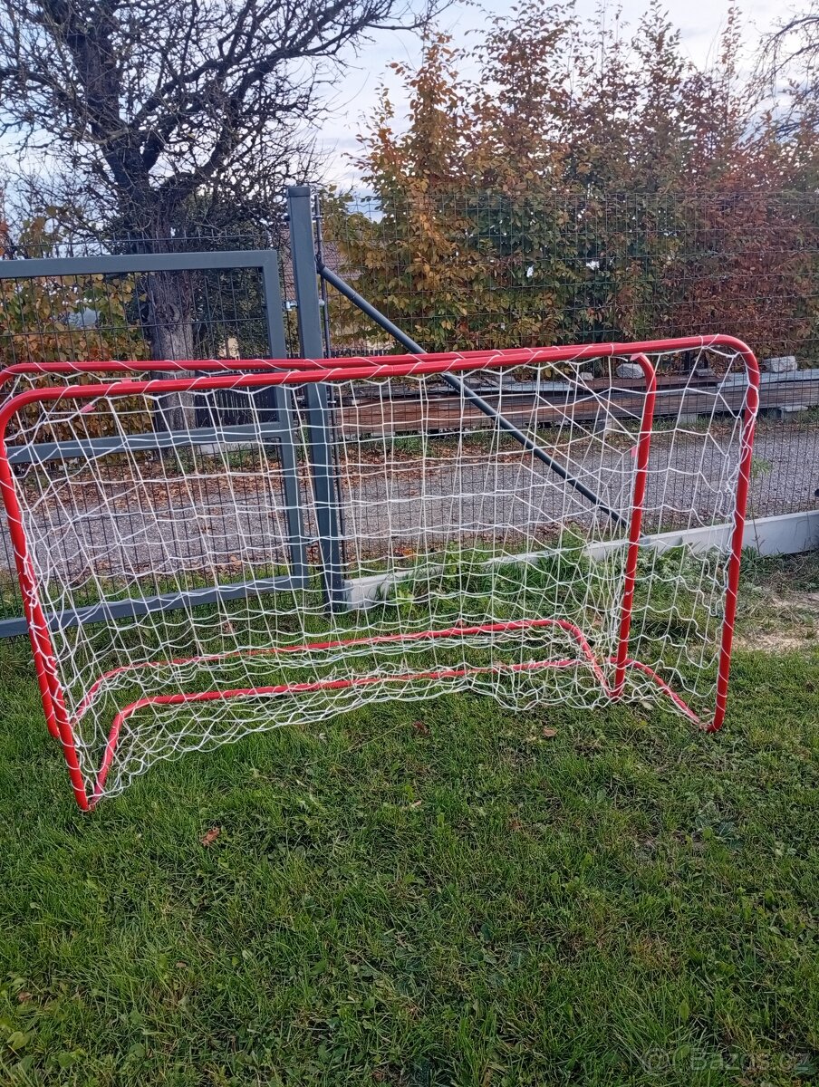 Fotbalové branky.