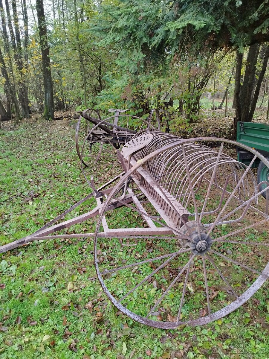 Koňská nahrabovačka pohrabovačka